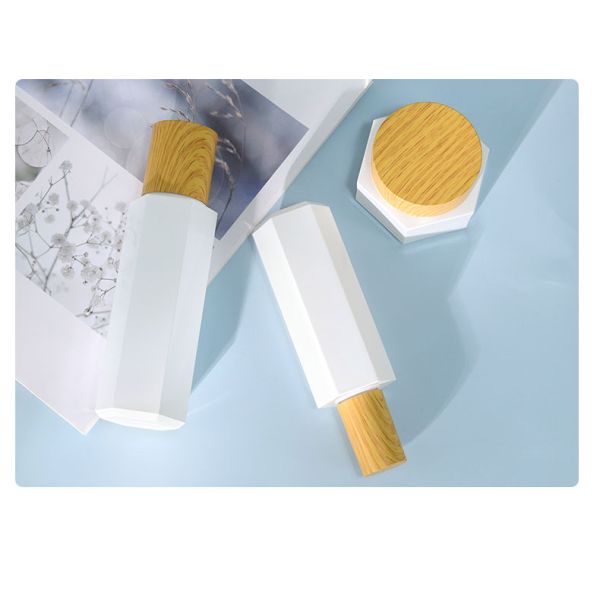 Botellas de cosméticos recargables de PP / acrílico Botella de perfume cuadrada de 100 ml Transparente a medida