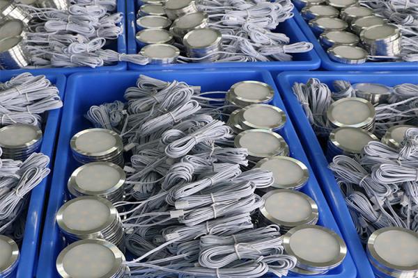 Diodo emissor de luz liso portátil sob a certificação do CE ROHS da economia de poder da iluminação do armário