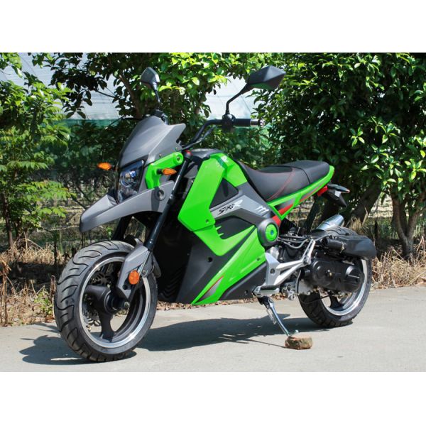 Single Cylinder Four Stroke 50cc Adult Motor Scooter CVT 60 Km/H