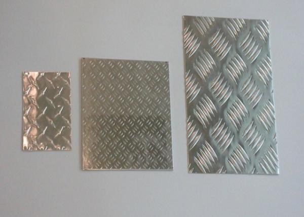 O zinco Chequered galvanizado mergulhado quente da placa revestiu o anti projeto do deslizamento resistente