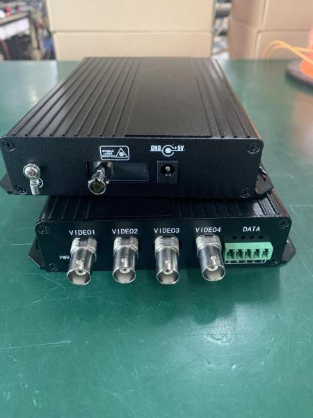 Convertisseur optique vidéo 4 canaux standard définition analogique BNC vers fibre avec RS485 20KM