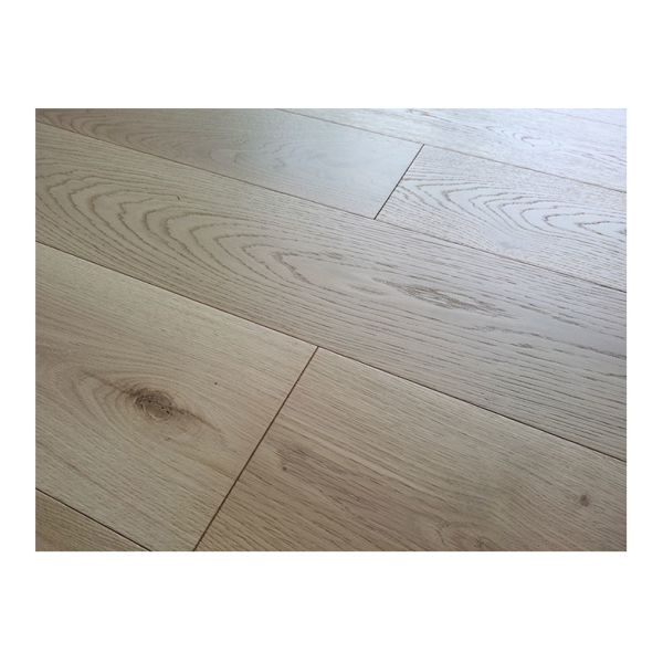 Selected Grade Natural Invisible Lacquered Oak Engineered Wood Flooring