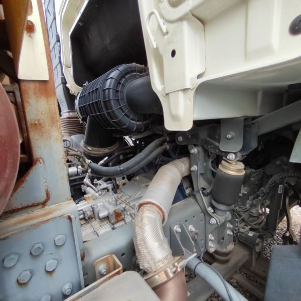 Initial Payment Heavy-Duty CNG/LNG Sinotruk HOWO Trucks for International Distributors