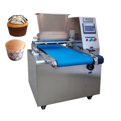 Machine de fabrication de gâteaux à base de noix de macaroun et de tiramisu