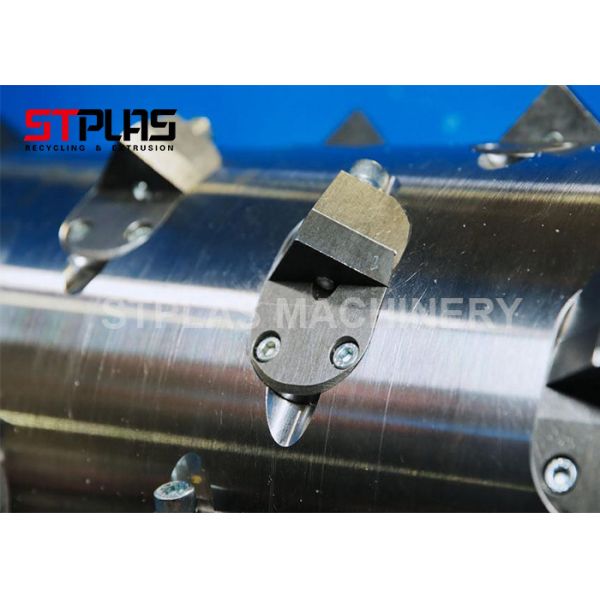 Режущ срывая пластмассу повторно используя машину лепешки для повторно используйте проект