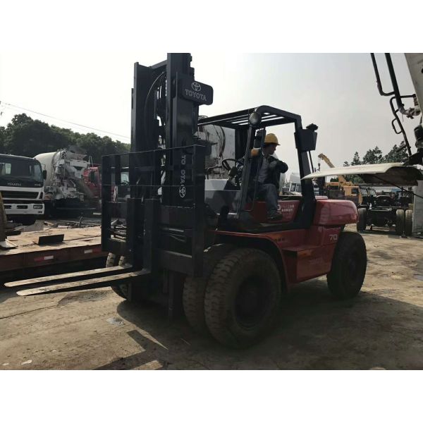 Toyota FD70 Second Hand Diesel Forklifts , 2 Stage Used 7 Ton Forklift
