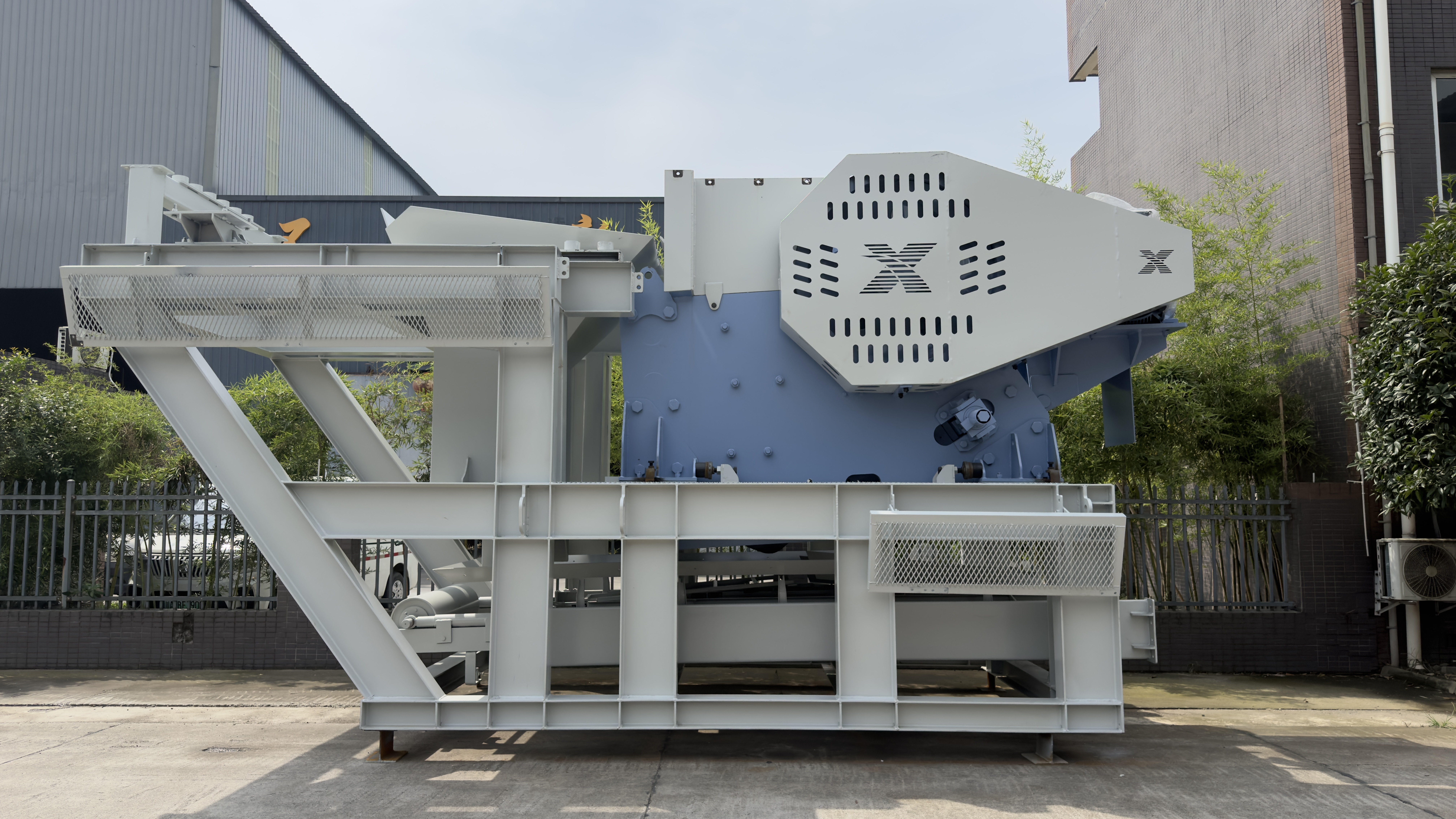 European Style Jaw Crusher with Superior Bite Force Large Stroke and Durable Frame