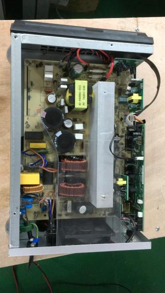 Technologie en ligne UPS 1KVA triphasé à haute fréquence 2KVA 3KVA 40Hz-70Hz de G pour le bureau