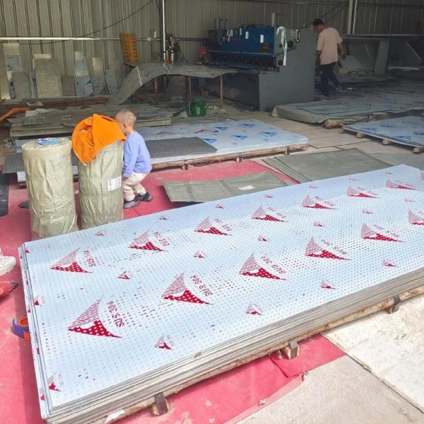 Perforated Stainless Steel Metal Sheet Plate SUS304 SUS316L SUS310S SS Sheet With Holes