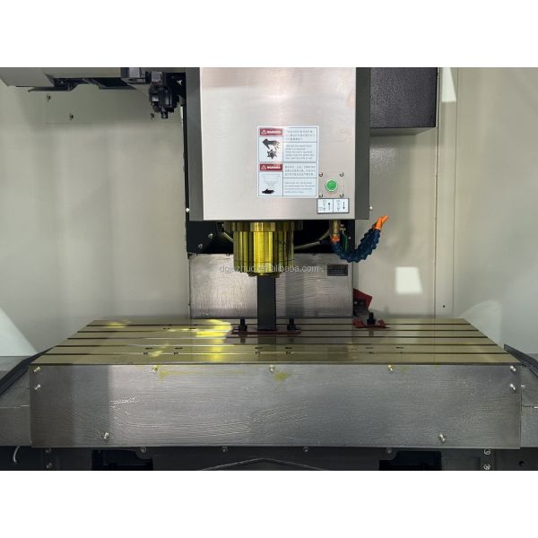 VMC1160 5 Axis CNC Machine Center Roller Guide Vertical Milling System for Aluminum Processing