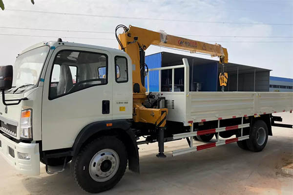 Грузовая тележка излучения 4кс2 СИНОТРУК ХОВО ЕВРО 3 с машиной крана 4 тонн