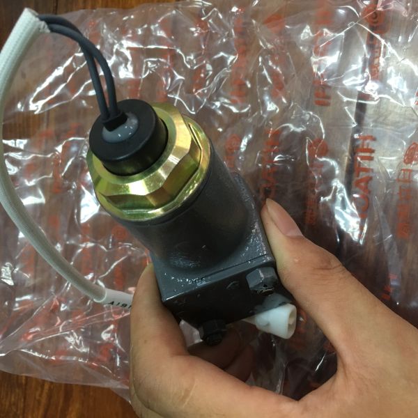 Электрические части экскаватора Хитачи, клапан соленоида EX120 EX200 высокоскоростной