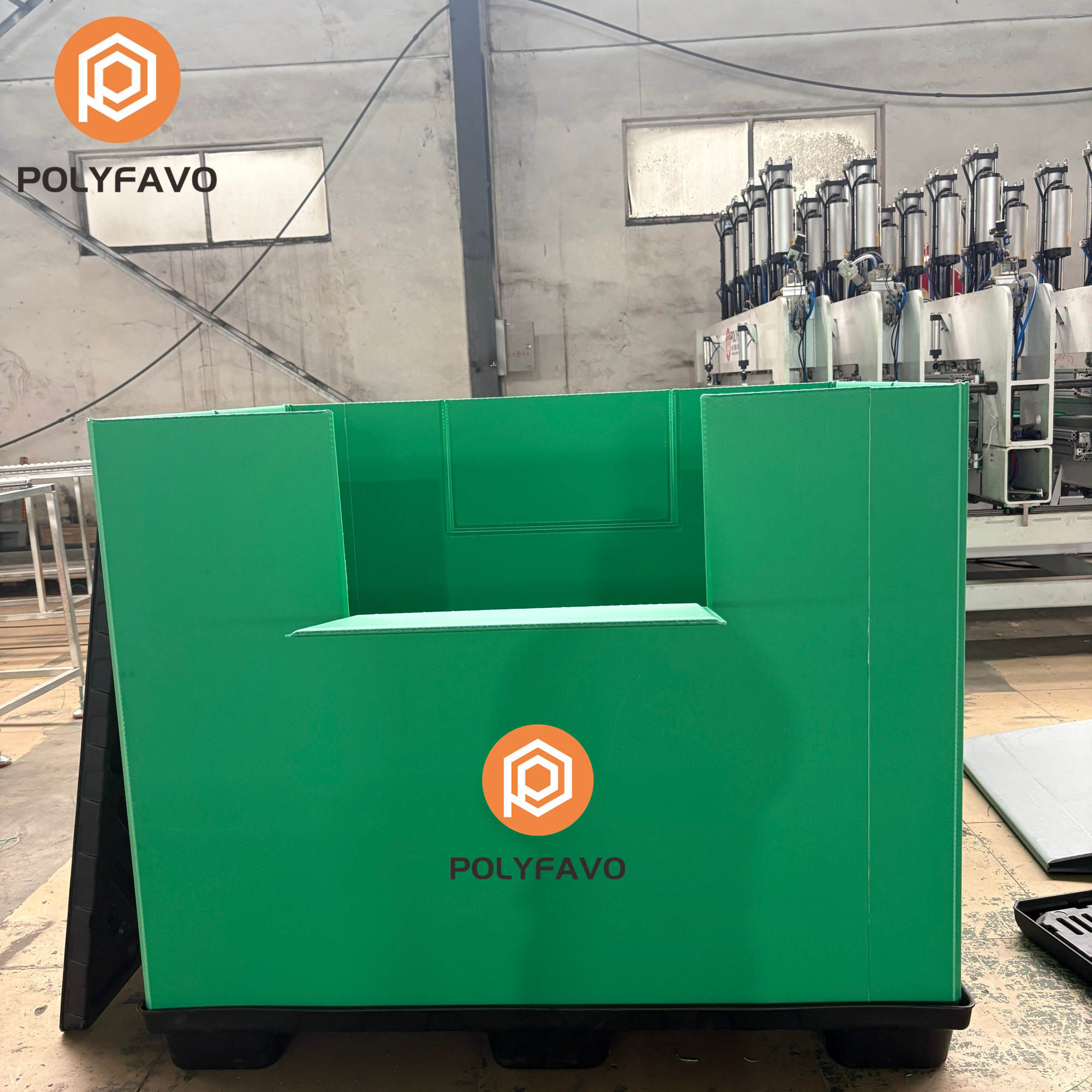 Pallet Stacking Shipping Boxes 1220 * 1140* 900 mm Collapsible Plastic Pallet Honeycomb Sleeve Box Panel Sleeve Box