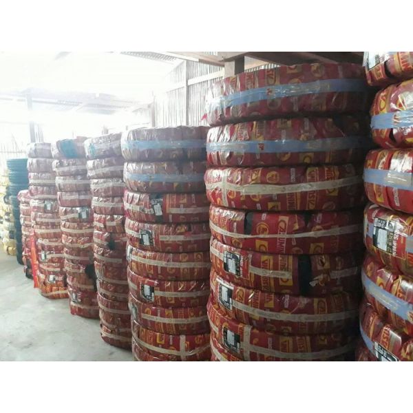 El autobús diagonal de nylon del camión de la capa pone un neumático 825-16 neumáticos para trabajos de tipo medio 401120