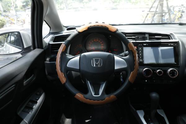 13 Inch Nubuck Leather Steering Wheel Cover , Universal Steering Wheel Cover High Performance
