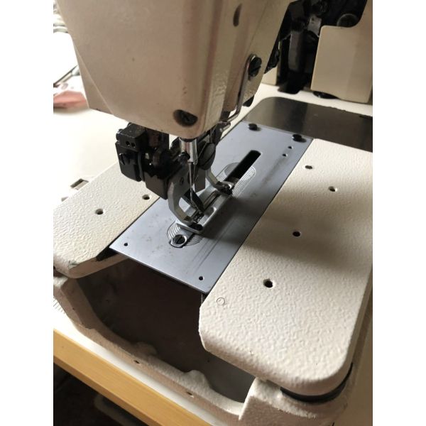 Used 781 Juki Button Hole Sewing Machine Servo Control Power Saving