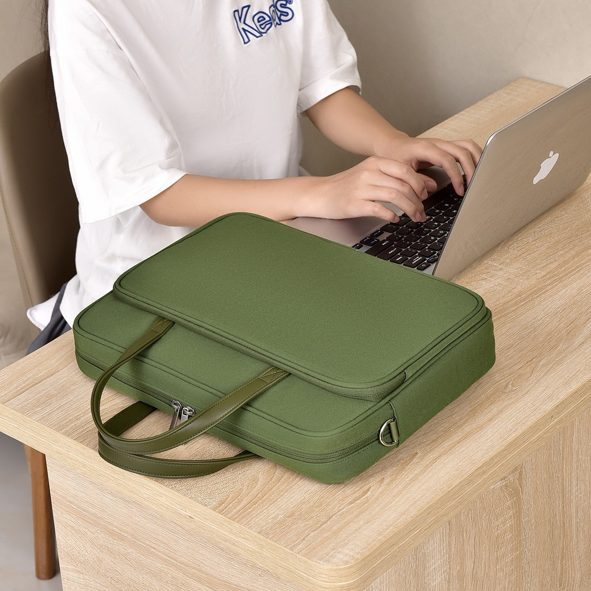 Laptop Bag for Men Women Water-Resistant Briefcase Computer Messenger Bag for Work and Travel Wholesale OEM/ODM/Private Label