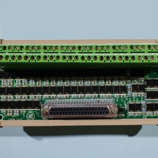 GE IS210DTCIH1A Carte de bornes d'isolement de groupe d'entrée de contact simplex IS200DTCIH1A