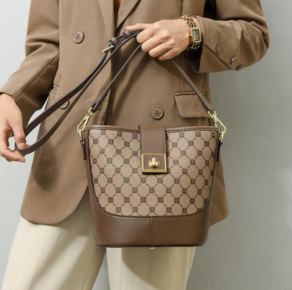 Zipper Women Shoulder Handbag Large Capacity Bucket Crossbody Shoulder Handbag
