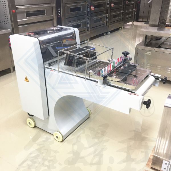 Bakery and Confectionery Stainless Steel Cake Machine Bread Dough Moulder for Baking