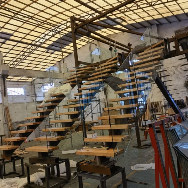 Escalera templada barandilla de vidrio de acero inoxidable tramo de madera curvado