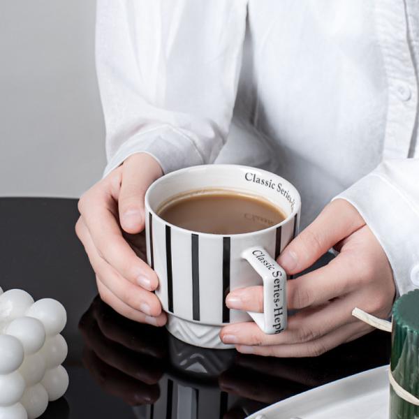 Experimente a elegância da caneca de cerâmica preto e branco para presentes de negócios