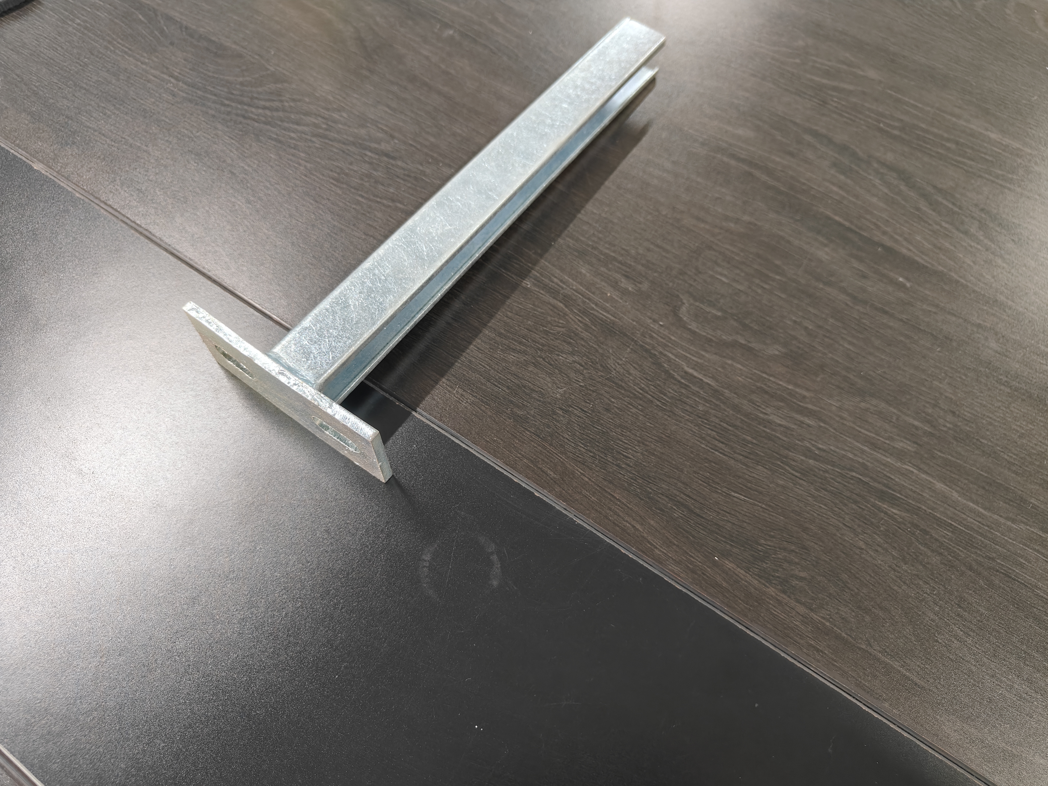 Unistrut Channels 30x28 Electro Galvanized L Shape Punched Metal Bracket Modular Support Fitting for HVAC Pipe Hanging Systems