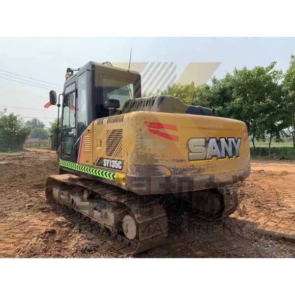 Excavadora Sany SY135C Pro con capacidad de 0.6m3 en Shanghai