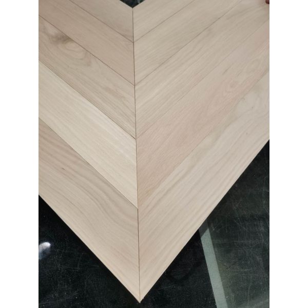 Estilo de diseño moderno madera dura de hueso de pescado tabla de suelo de madera con madera de roble de ingeniería