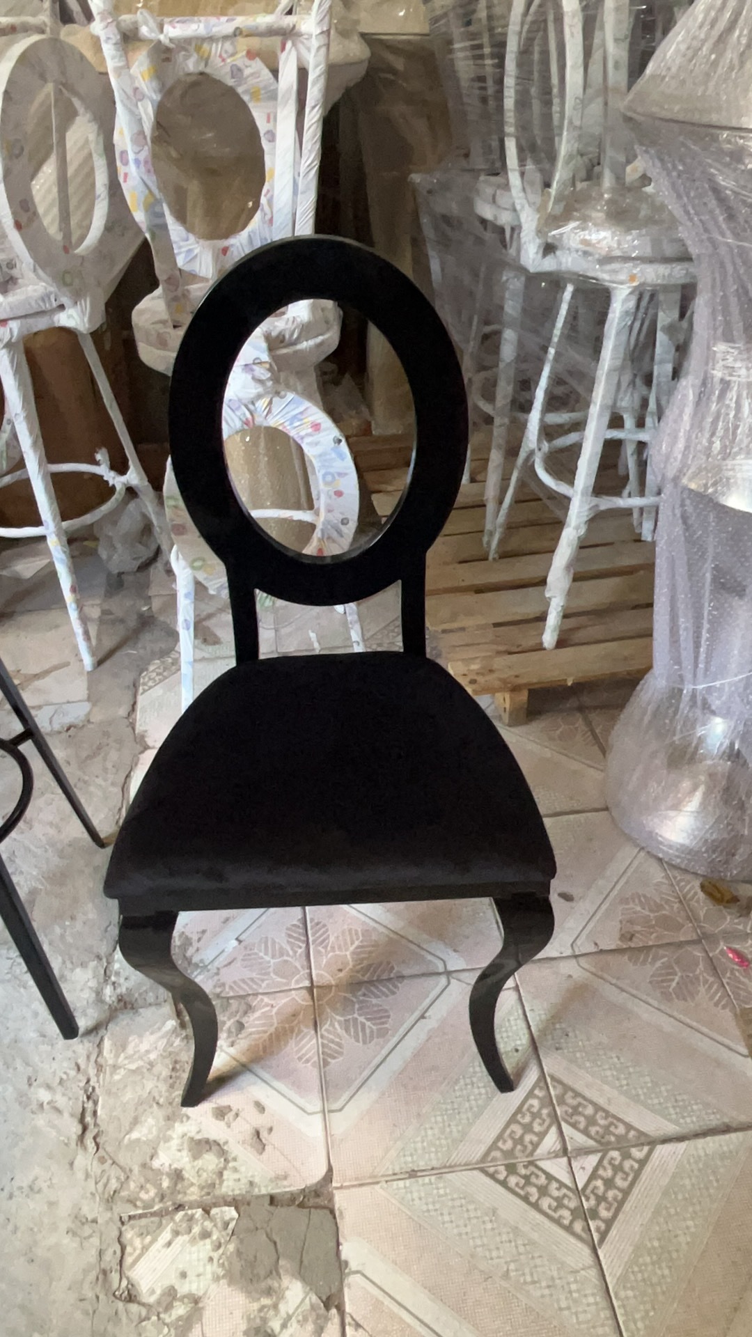 WENDING All-Black Oval-Back Velvet Cabriole Dining Chair – French Neoclassical Dark Luxury
