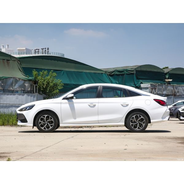 Hot Selling 2023 MG5 1.5L 180DVVT 5 Seats 4 Doors Automatic Sedan White/yellow Gasoline Car Deluxe Version