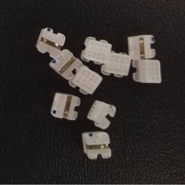 DTC Ceramic Brackets for Clear Orthodontic Braces CE ISO Certified 3 Years Shelf Life