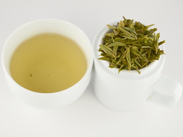Bagged Organic Green Tea Dragon Well Tea With Curved Shape Fresh Tea Leaf