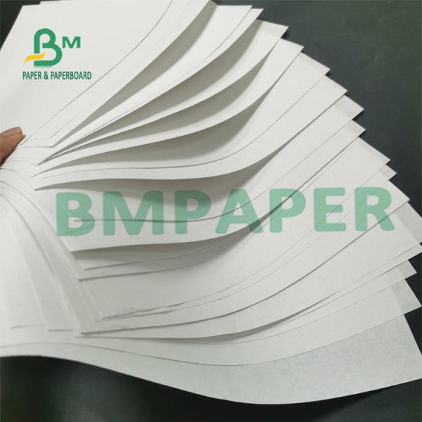 Material blanco ligero de la pulpa de la Virgen del rollo 50gsm 53gsm de la garantía