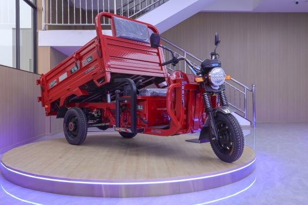 Direct Manufacturer 1.6m Large Capacity Open Body DumpDesign for All Terrains 3 Wheel Cargo 