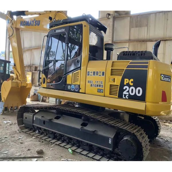 Excavateur utilisé de 10 mètres de hauteur Komatsu PC200 Moteur 5 tonnes - 50