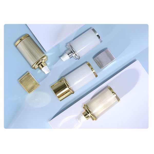 Embalaje de aceite esencial acrílico botellas de 30 ml 50 ml botellas de spray de plástico para protector solar / esencia / crema para bebés