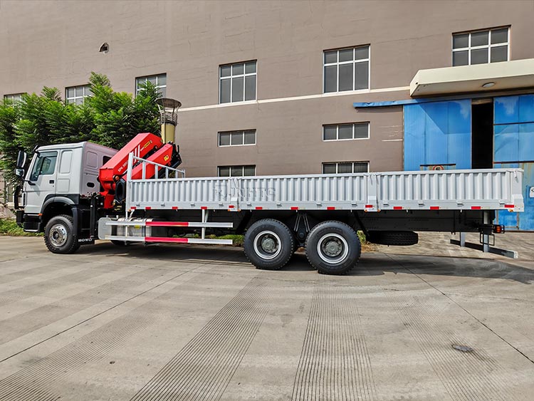 Howo Fence Cargo Truck 10Tons Folding Crane 6X6 10 Wheels 340hp For Sale