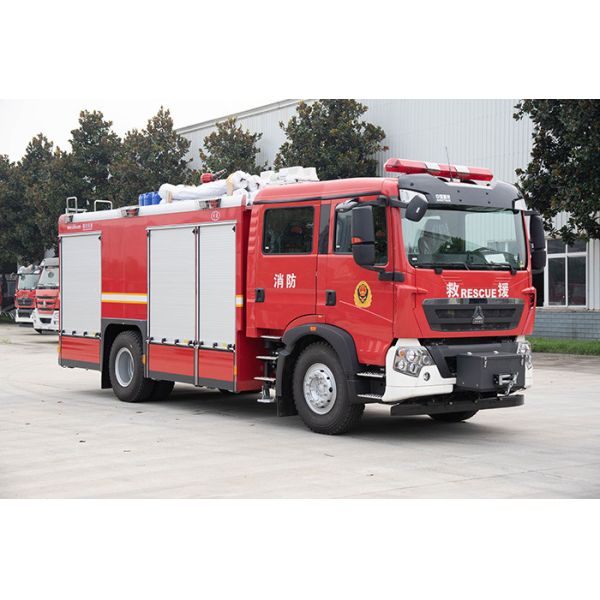 Sinotruk HOWO 8T Water Tank Fire Engine Specialized Vehicle Price China Manufacturer