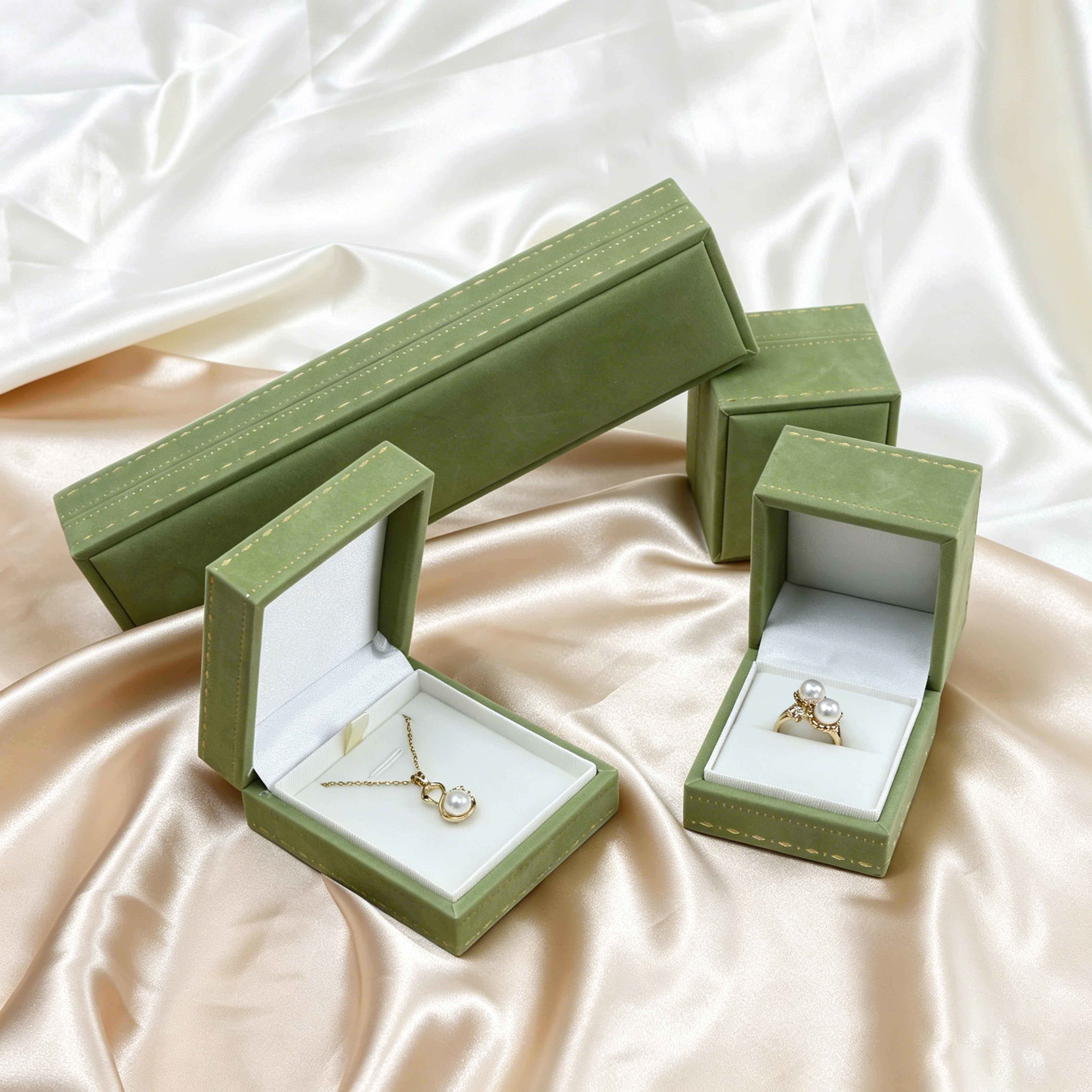 Vintage Green Velvet Luxury Jewelry Box Set Simple Luxury Necklace Gift Box Custom Color