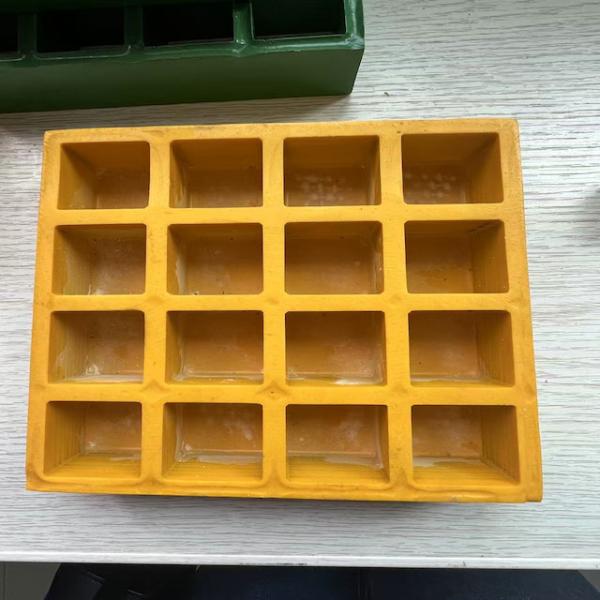 Mesh Size 38x38mm FRP Molded Grating Of Yellow Color Flat Surface With Cover On One Side For Walking Way