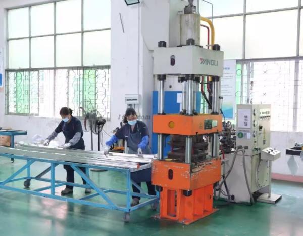 3 Phase 4 Wire Cast Resin Busbar Epoxy Coating For High Current Power Distribution