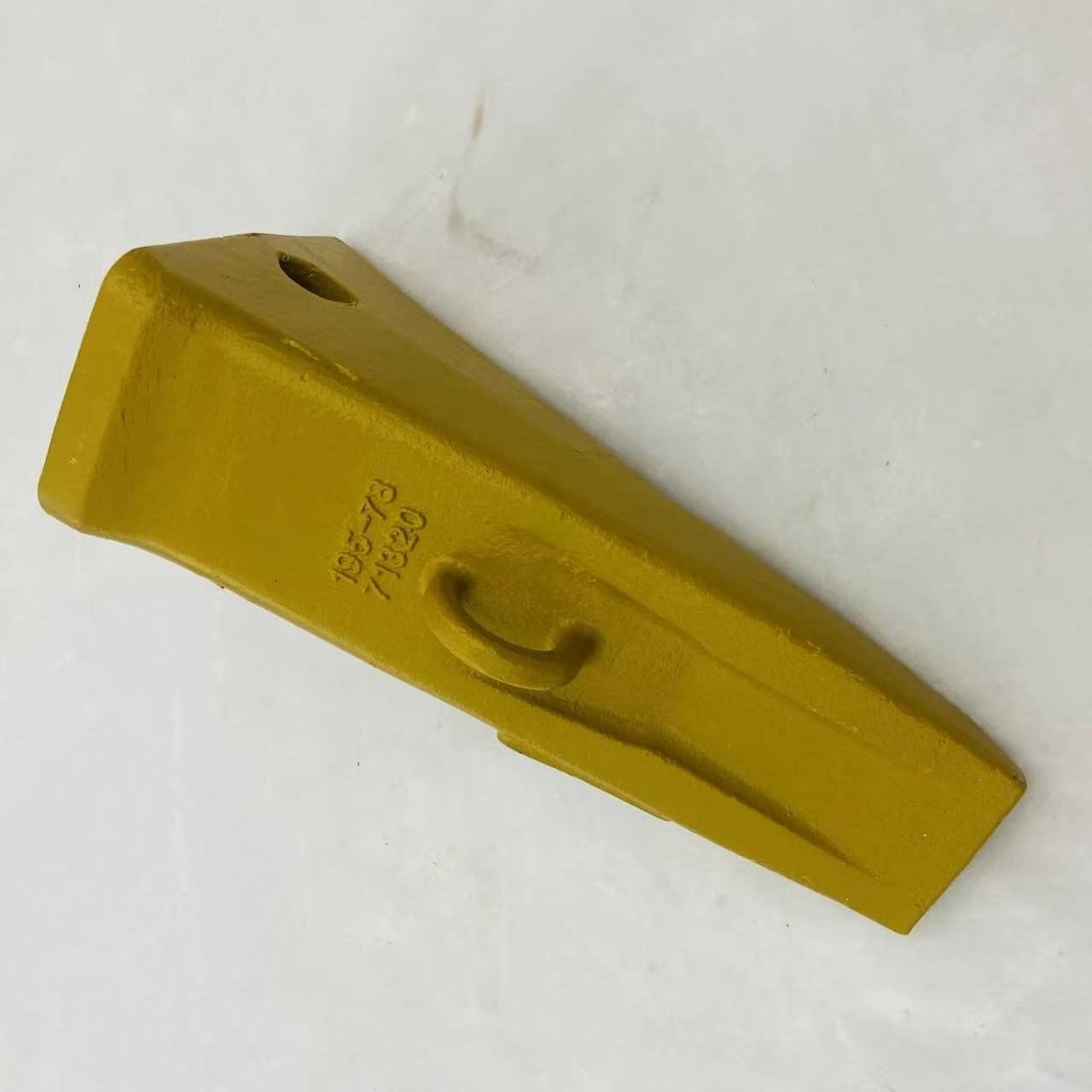 195-78-71320 D375 Style Ripper Bucket Tooth Construction Machine Excavator Spare Parts