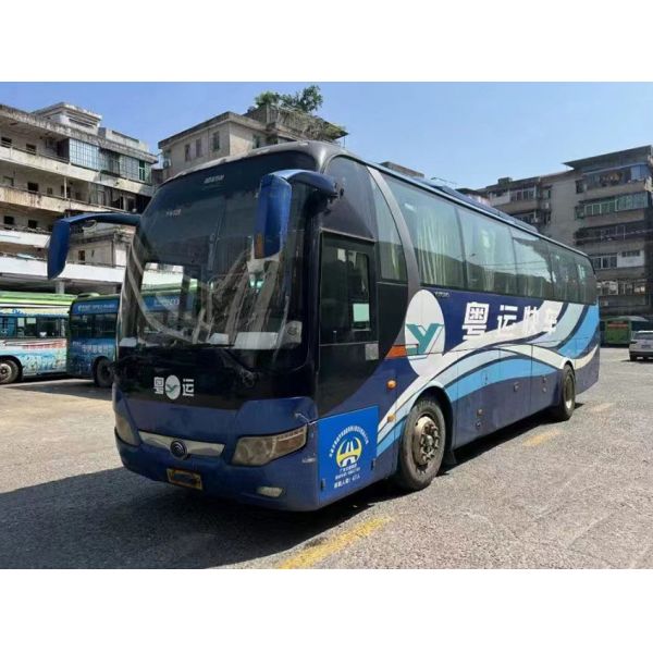 Ônibus usados duráveis de Yutong 47 lugares LHD ônibus turístico de segunda mão com 2 portas