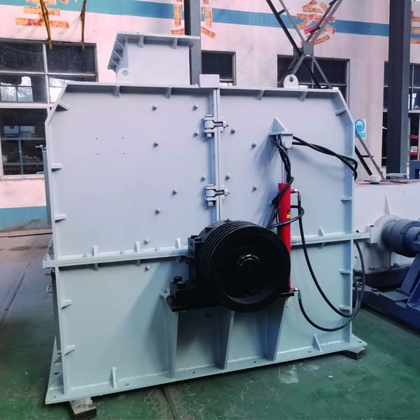 PC1300 Молотный дробильщик, изготавливающий глиняные кирпичи для грубого дробивания