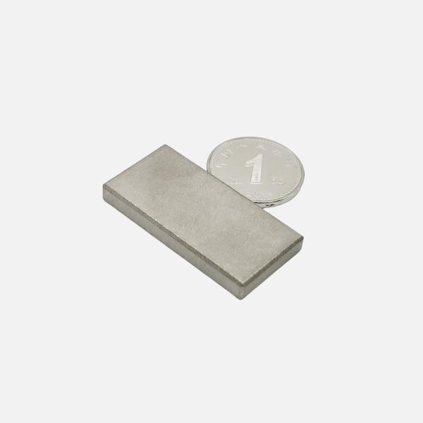 SmCo Magnet Curie Temperature 700-800°C Tolerance 0.1mm Brittle Mechanical Properties