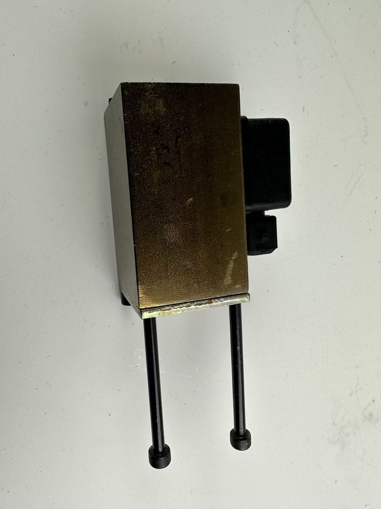 0009736081 solenoid valve Linde Reach Stacker Parts