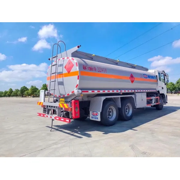 15000 Liters Dongfeng Oil Tanker Truck for Efficient Refueling