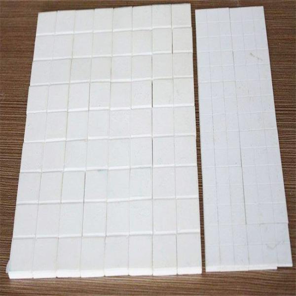 Forros altos resistentes da rampa de transporte dos azulejos 300x300 da alumina da abrasão