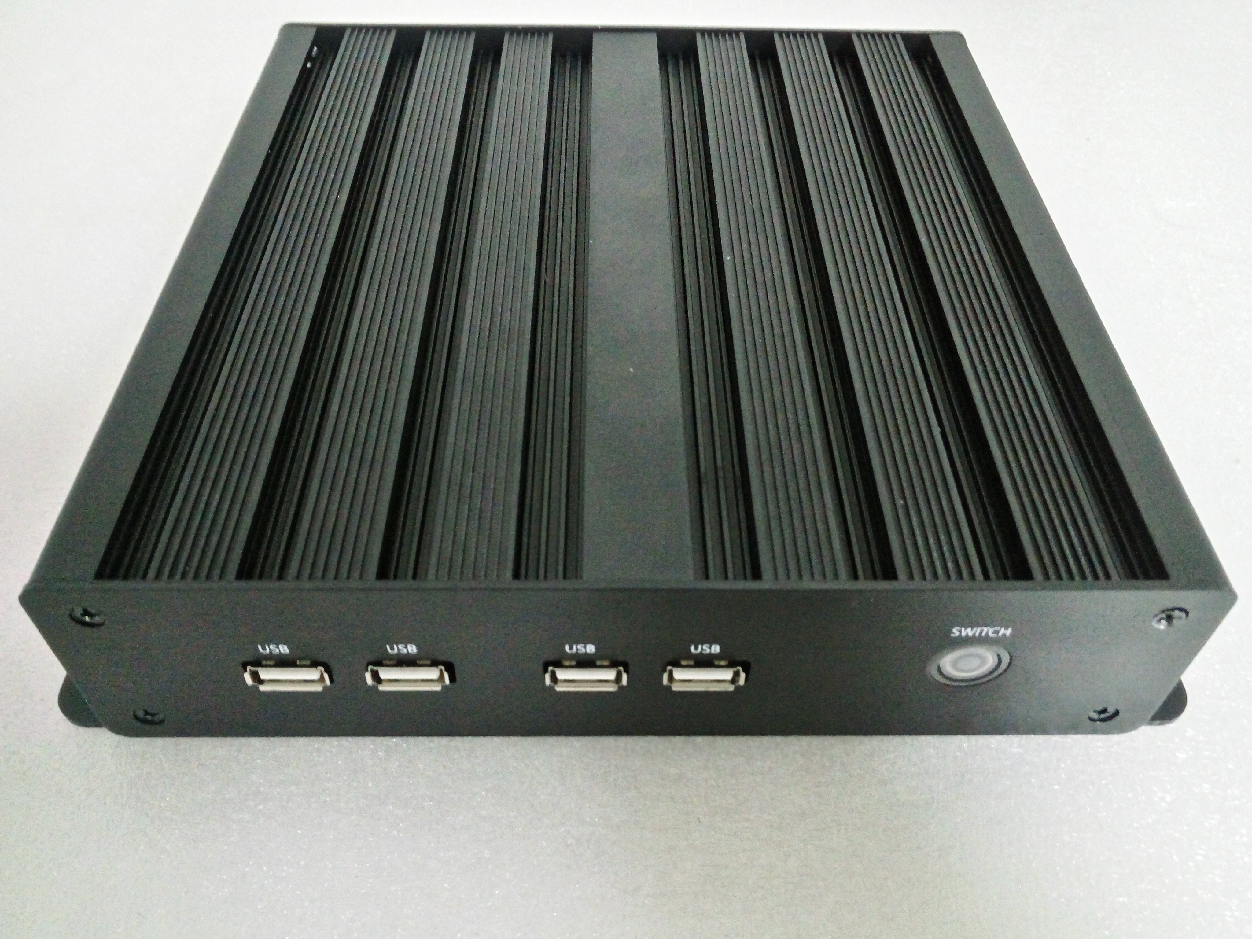 Алюминиевый ПК коробки Линукса 1000Mbps сплава HDMI Fanless врезанный